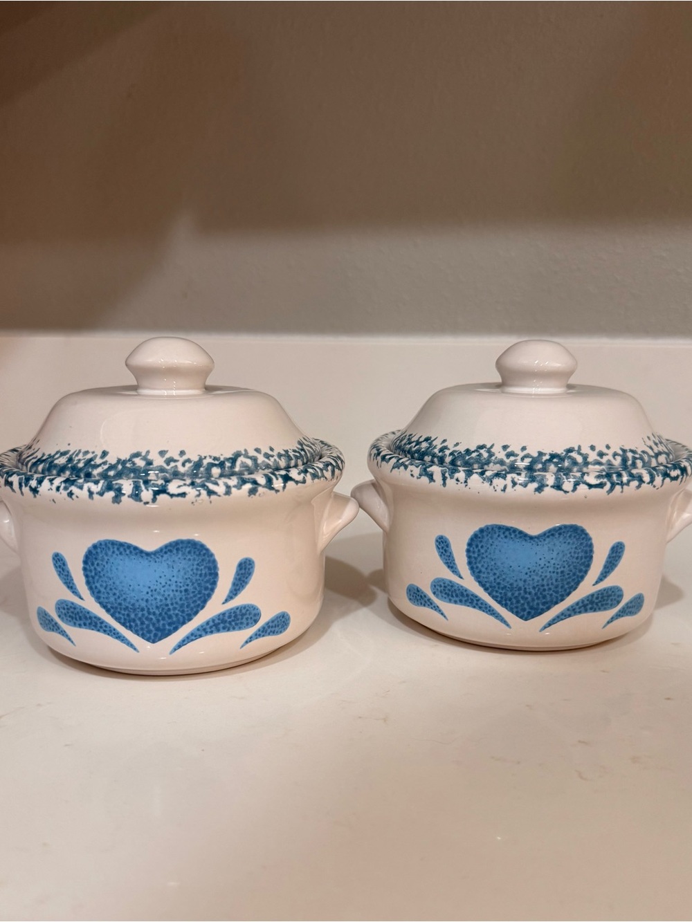 Set 2 Vintage 5” Blue Heart Stoneware Crocks w/Lids Country Kitchen Soup Bowls